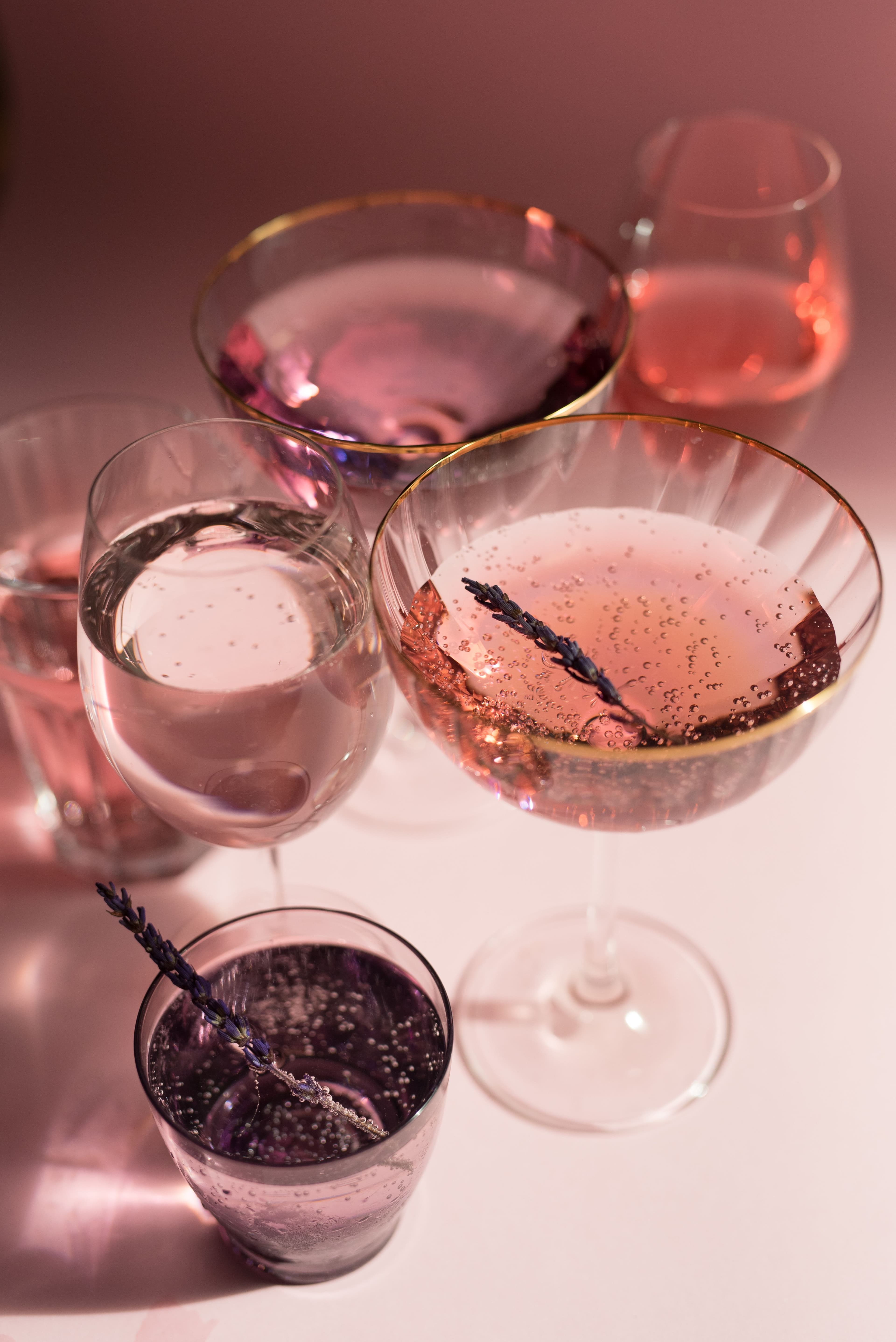 A simpler, lighter modern wine glass set for everyday use